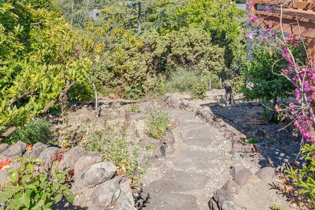 Building Photo - 90 Geldert Dr