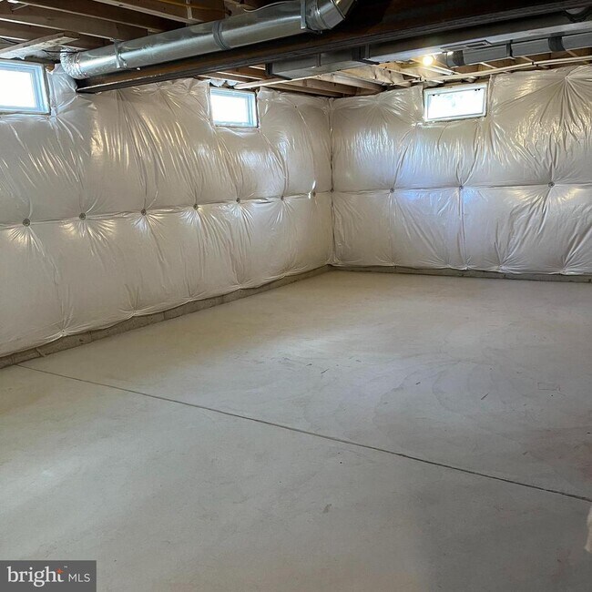 Building Photo - 7 Maloney Ave