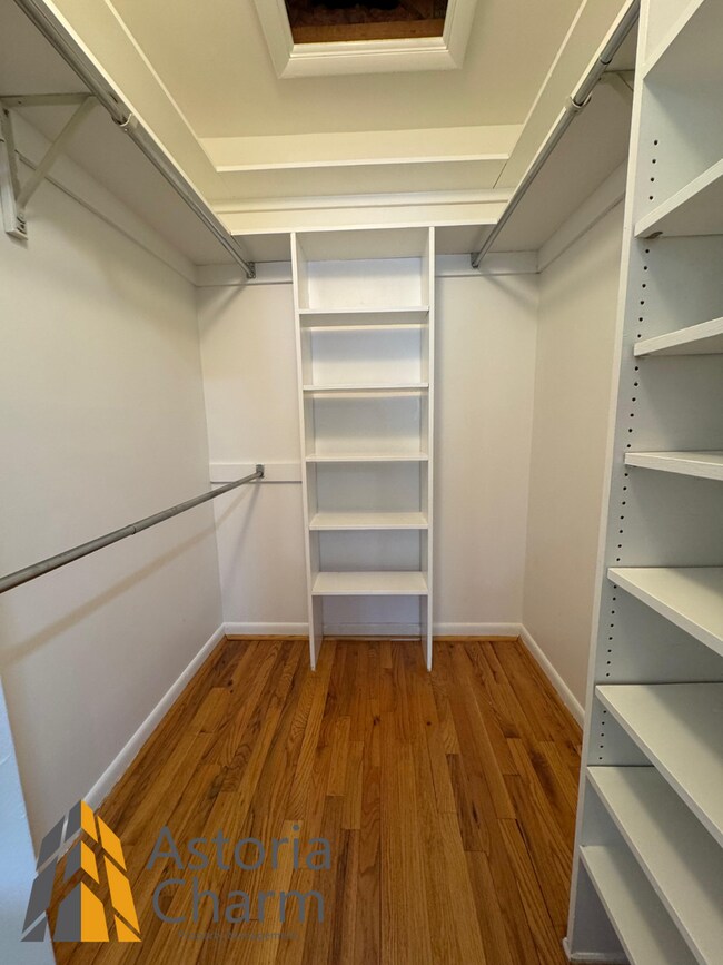 Building Photo - Spacious 5 Bedroom 3 Bath + Den Single Family Detached Home