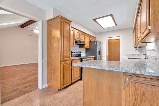 Building Photo - Beatifully Updated East Fay Home! Must See!