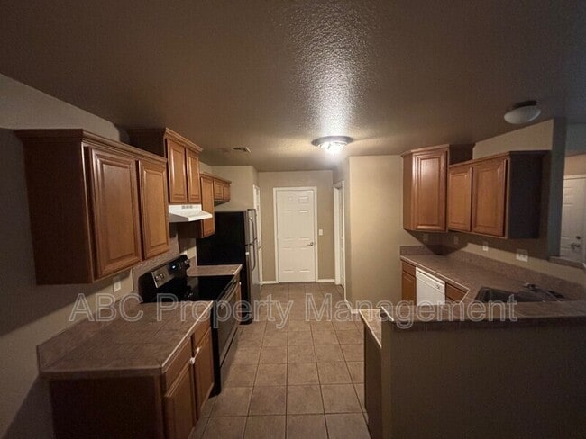 Building Photo - 2810 Wildwood Dr