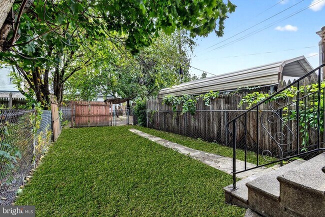 Building Photo - 15 Adella Ave