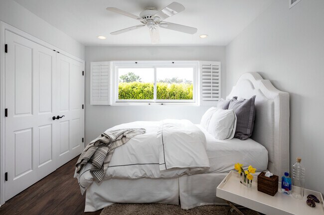 Downstairs bedroom - 29225 Cliffside Dr