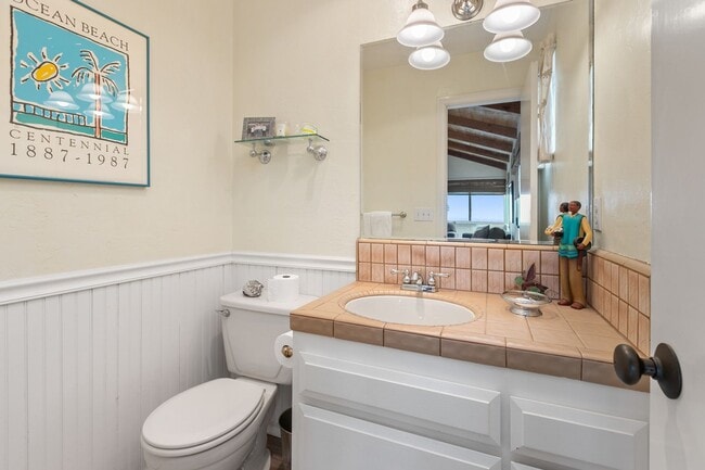 Building Photo - 4BD/2.5BA California Coastal Home with Swe...