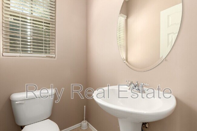 Building Photo - 15204 W Westview Dr