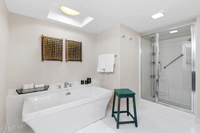 Building Photo - 8175 E Del Cuarzo Dr