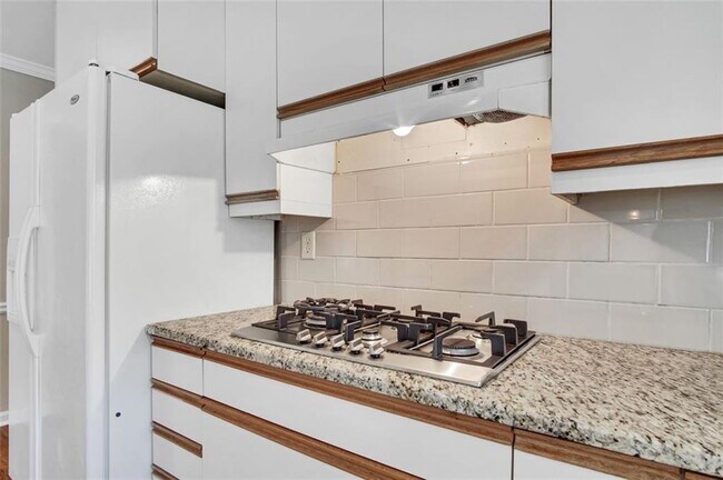 Building Photo - 2052 Old Forge Way