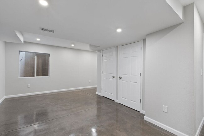 Building Photo - Beautiful 4 bedroom in Observatory Village