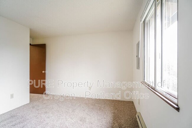 Building Photo - 14134 NE Sandy Blvd