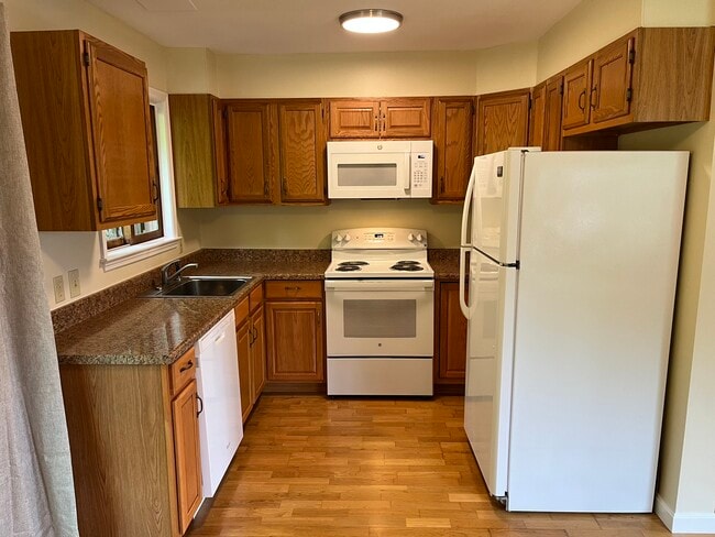 Building Photo - 121 Village Heights Rd