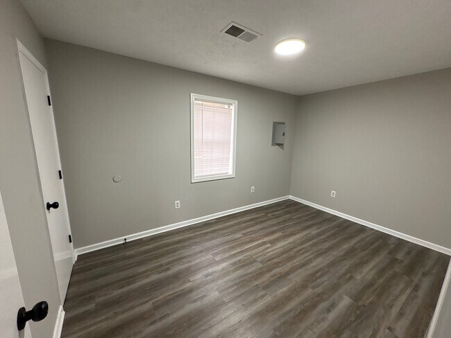 Building Photo - 1270 Fairground Rd