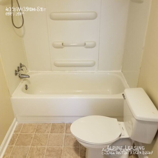 Building Photo - 415 W 39th St