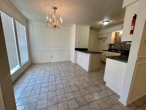 Building Photo - For Lease | 2 Bed, 1.5 Bath | 900 Sq Ft | Meadow Village