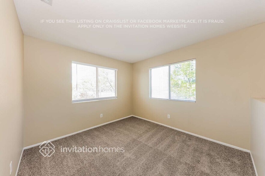 Building Photo - 2642 N Maple Ave