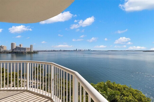 Building Photo - 1420 Brickell Bay Dr