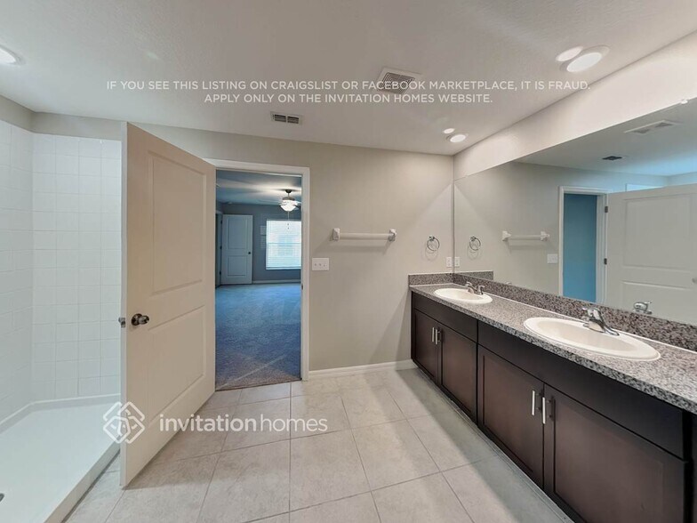 Building Photo - 1533 Blue Rose Dr