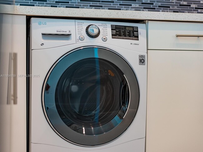 Building Photo - 2501 S Ocean Dr