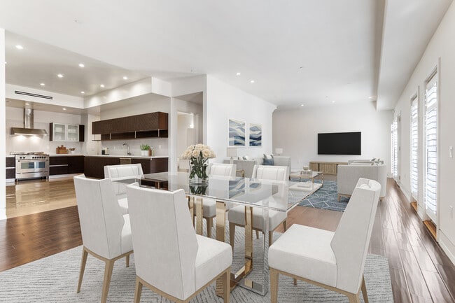 Virtual Staging - 225 S Hamilton Dr