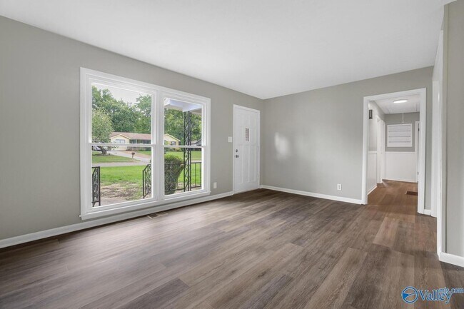 Building Photo - 2017 Shady Ln Dr NW