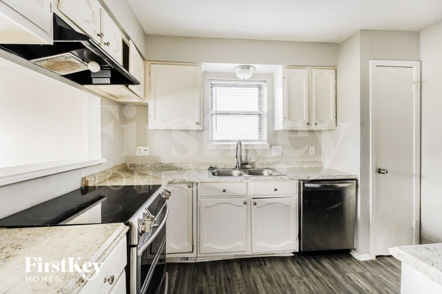 Building Photo - 9806 Charmont Rd