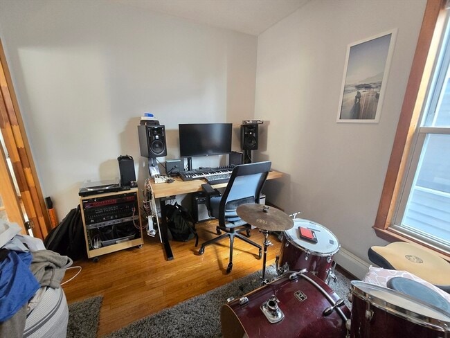Building Photo - 28 Bardwell St