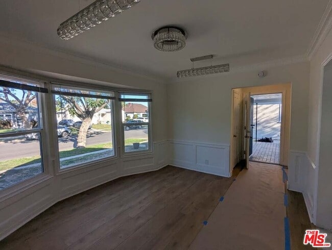 Building Photo - 3966 S Victoria Ave