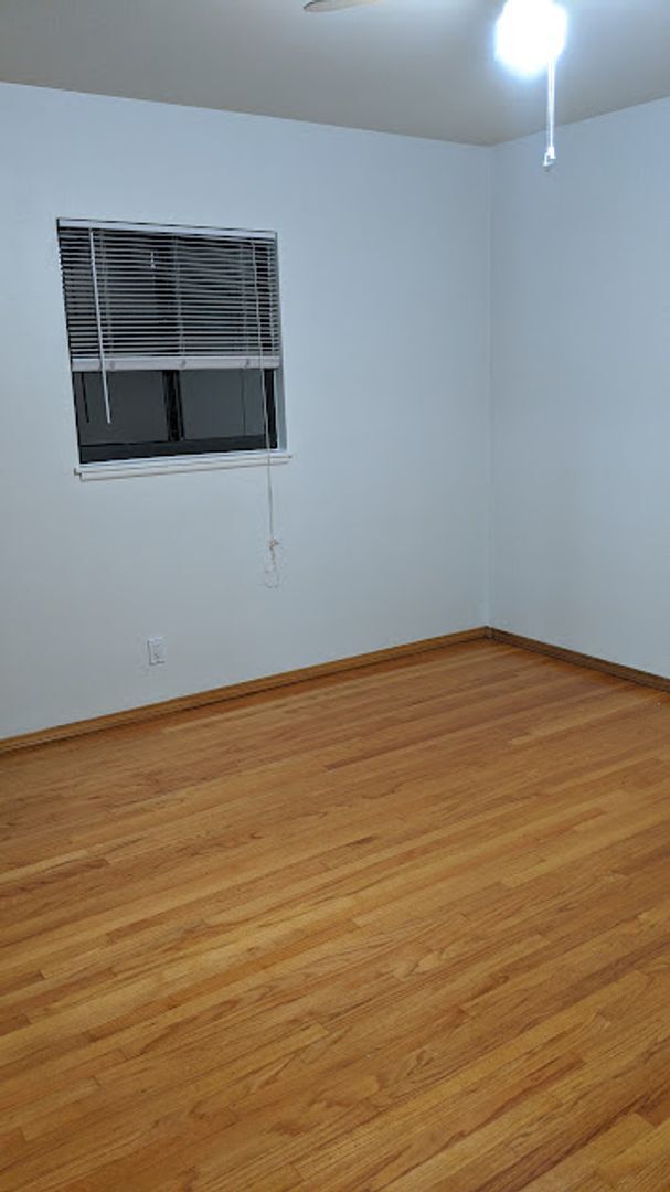 Building Photo - Spacious three bedroom one and half bath house in Sunland!