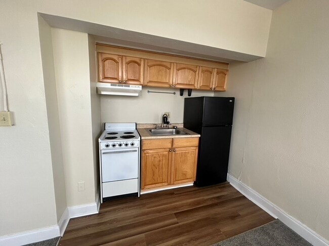 Building Photo - Charming Downtown Studio Apartment for Rent in City Place!