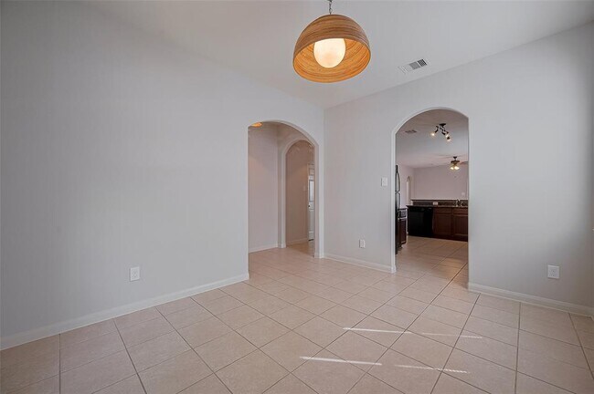 Building Photo - 38319 Miranda Ln