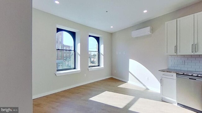 Building Photo - 3859 Lancaster Ave