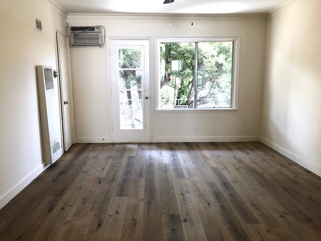 Building Photo - 1320 N Martel Ave