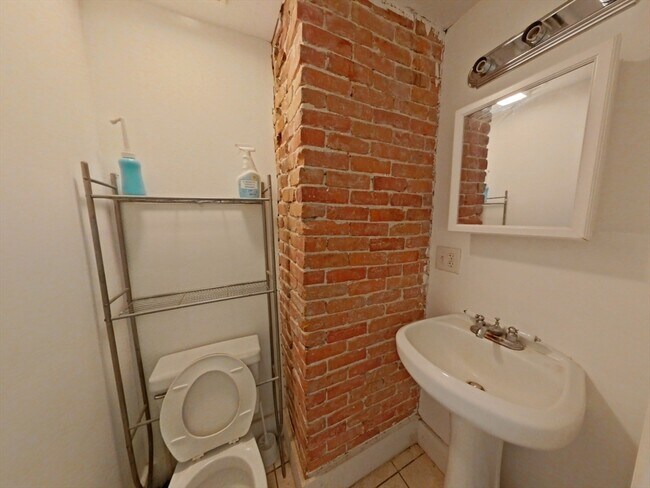 Building Photo - 29 Brackett St