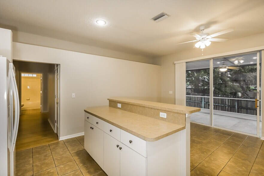 Building Photo - 619 Wave Crest Cir