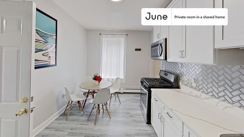 Building Photo - Private bedroom in 3 bed/1 bath Home