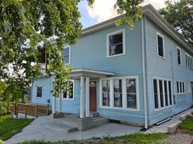 Building Photo - 118 S Spring St