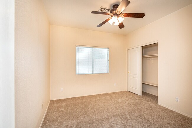 Building Photo - Great Single Level Peoria Home