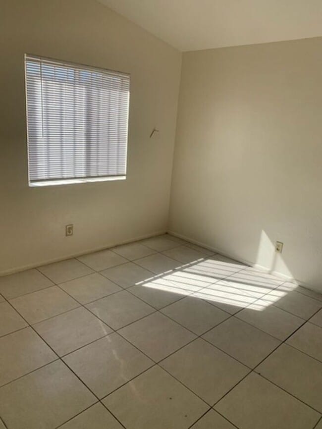 Building Photo - 2 Bedroom 1 Bath 4-plex