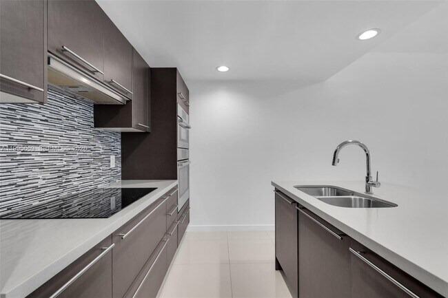 Building Photo - 7661 NW 107th Ave