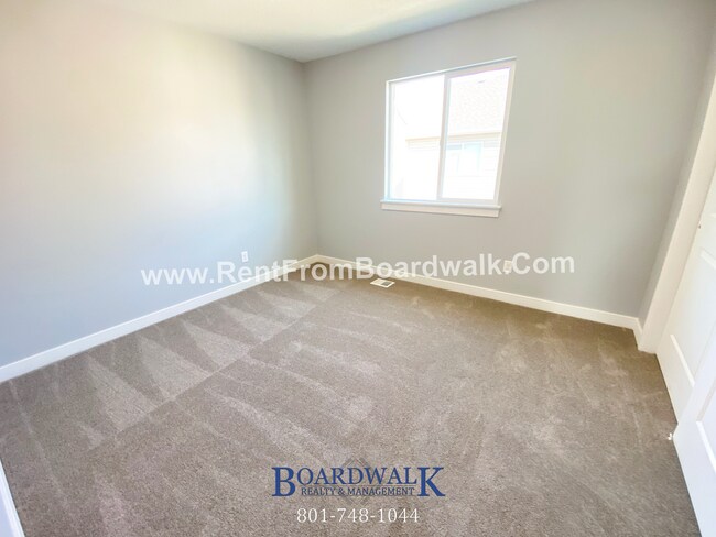 Building Photo - Single Family Home In Beautiful Community!