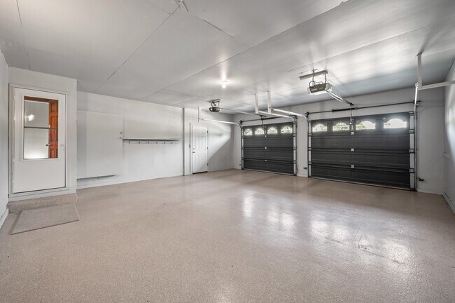 Building Photo - 1686 N Teakwood Dr