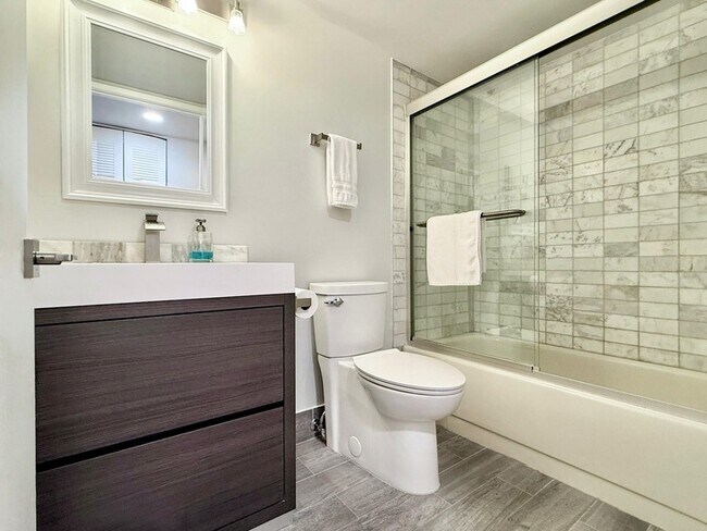 Building Photo - 10615 Ocean Palm Way