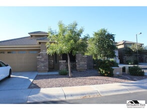 Building Photo - 3 bedroom, 2 bath home in Villago