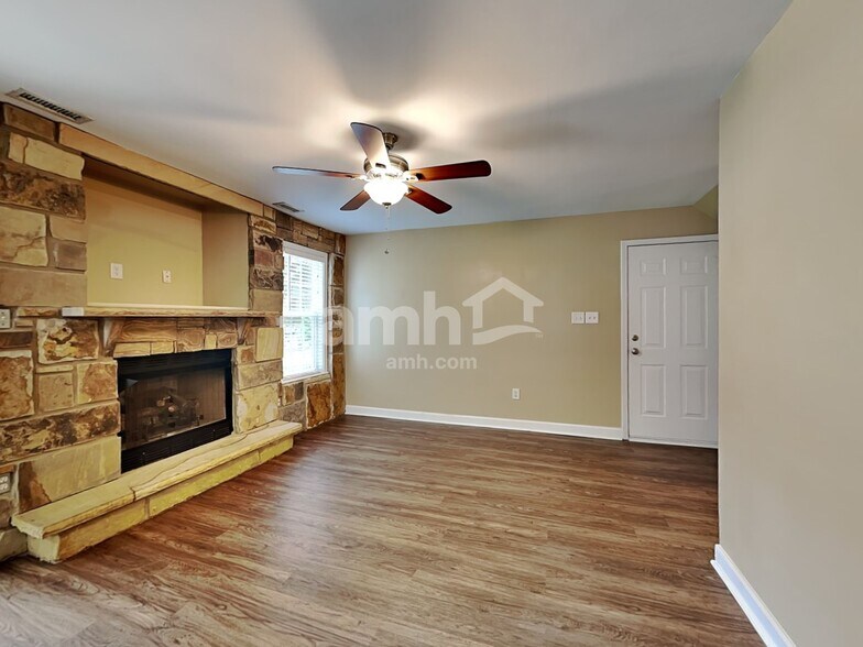 Building Photo - 3913 Lodgepole Ln