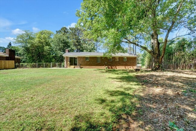 Building Photo - 606 Evergreen Dr