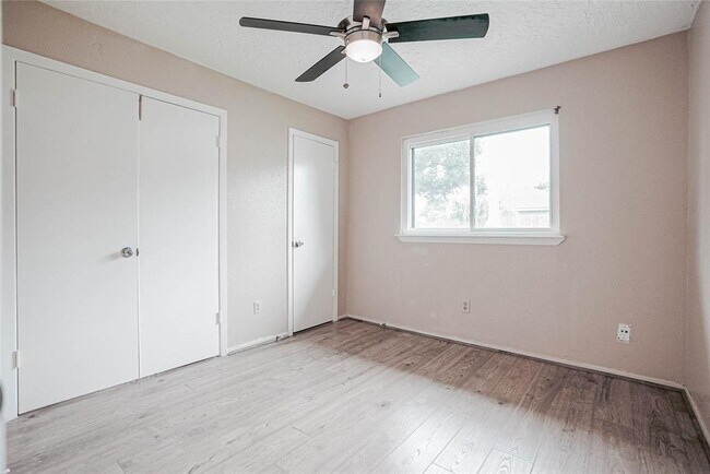 Building Photo - 11103 W Brompton Dr
