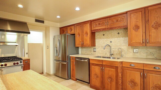 Building Photo - Beautifully Remodeled 3 Bed, 2 Bath Home i...