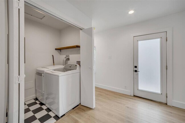 Building Photo - 8814 Laverty Pl