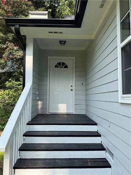 Building Photo - 1286 N Lea Ct SE
