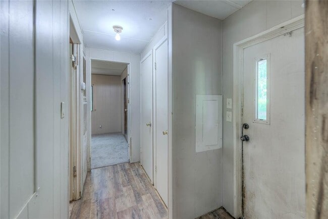 Building Photo - 330 Oak Tree Dr