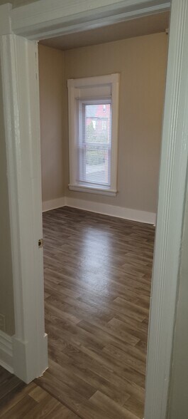 Into Bedroom - 322 Campbell St